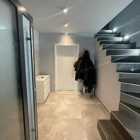 Cozy Near Vienna Airport Apartament