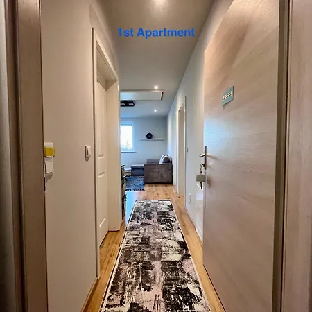Cozy Near Vienna Airport Apartment *