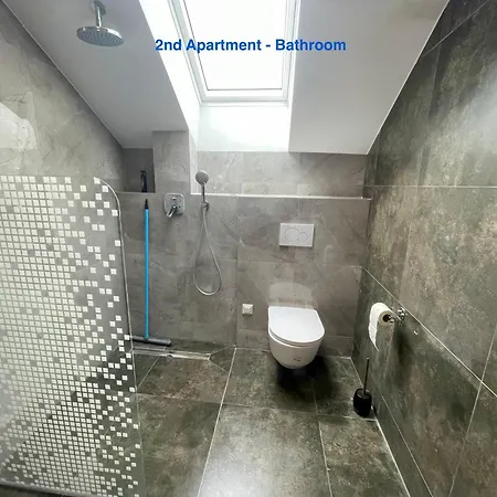 Cozy Near Vienna Airport Apartment *